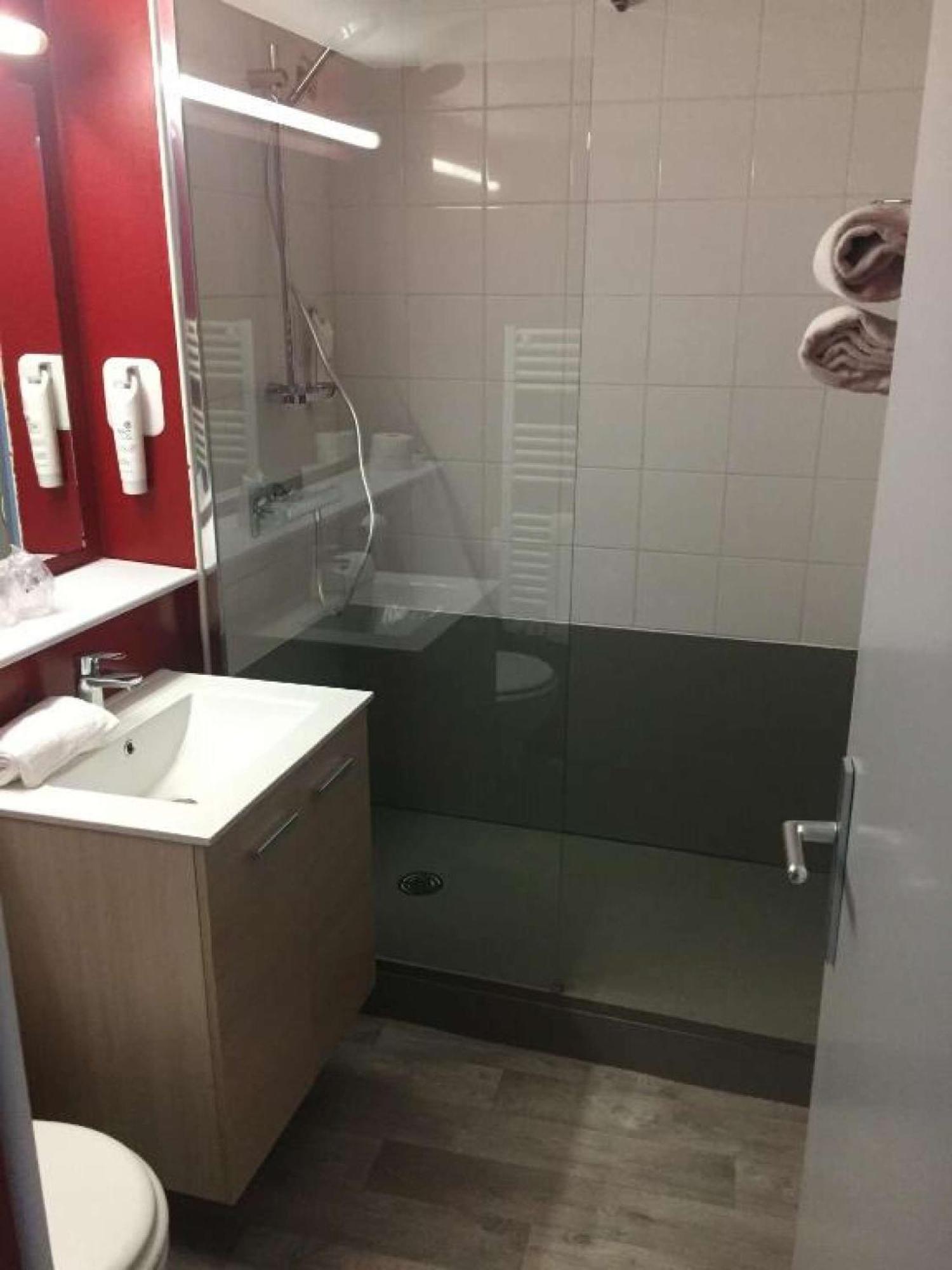 Saint-Martin-des-Champs  Brit Hotel Confort Morlaix מראה חיצוני תמונה