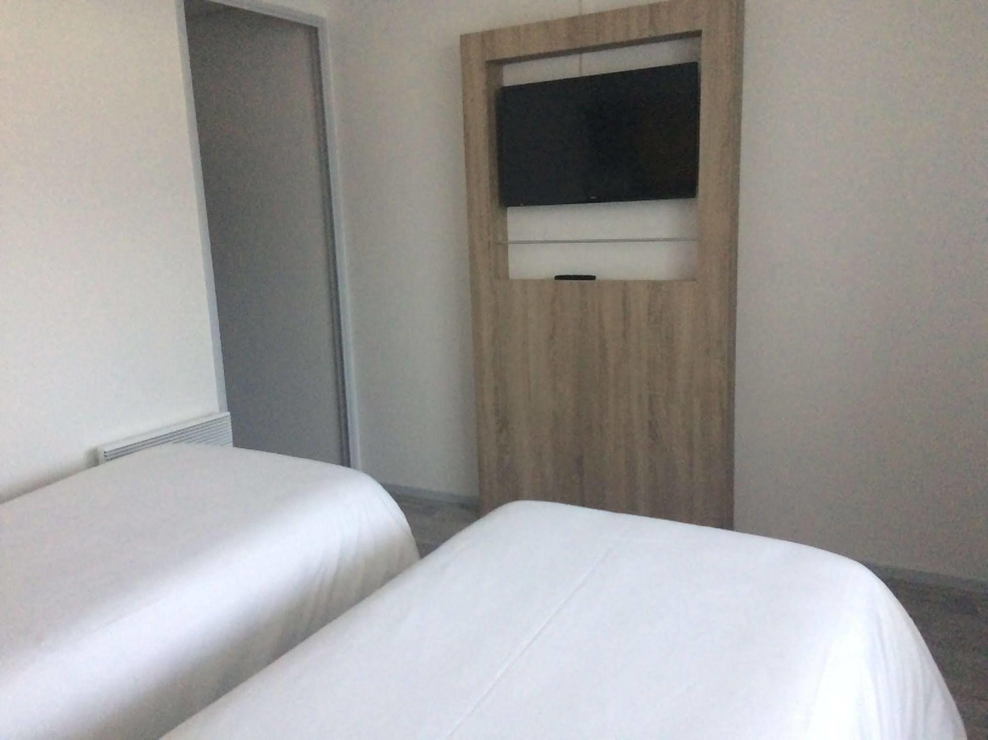 Saint-Martin-des-Champs  Brit Hotel Confort Morlaix מראה חיצוני תמונה